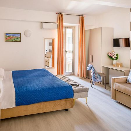 Albergo La Piazzetta Рапалло Экстерьер фото